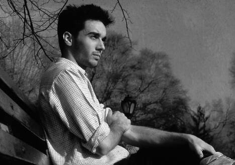 Portrait von Autor, Bewusstseinsforscher und Cannabisexperte Sebastian Marincolo